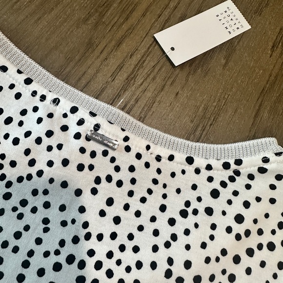 White House Black Market Short Sleeve T-Shirt Size Medium - Picture 9 of 10